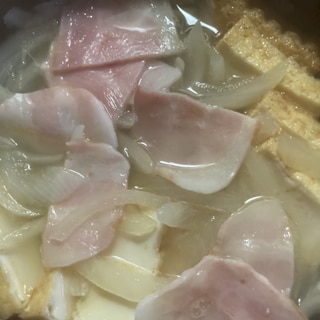 厚揚げとベーコン、玉ねぎの煮物